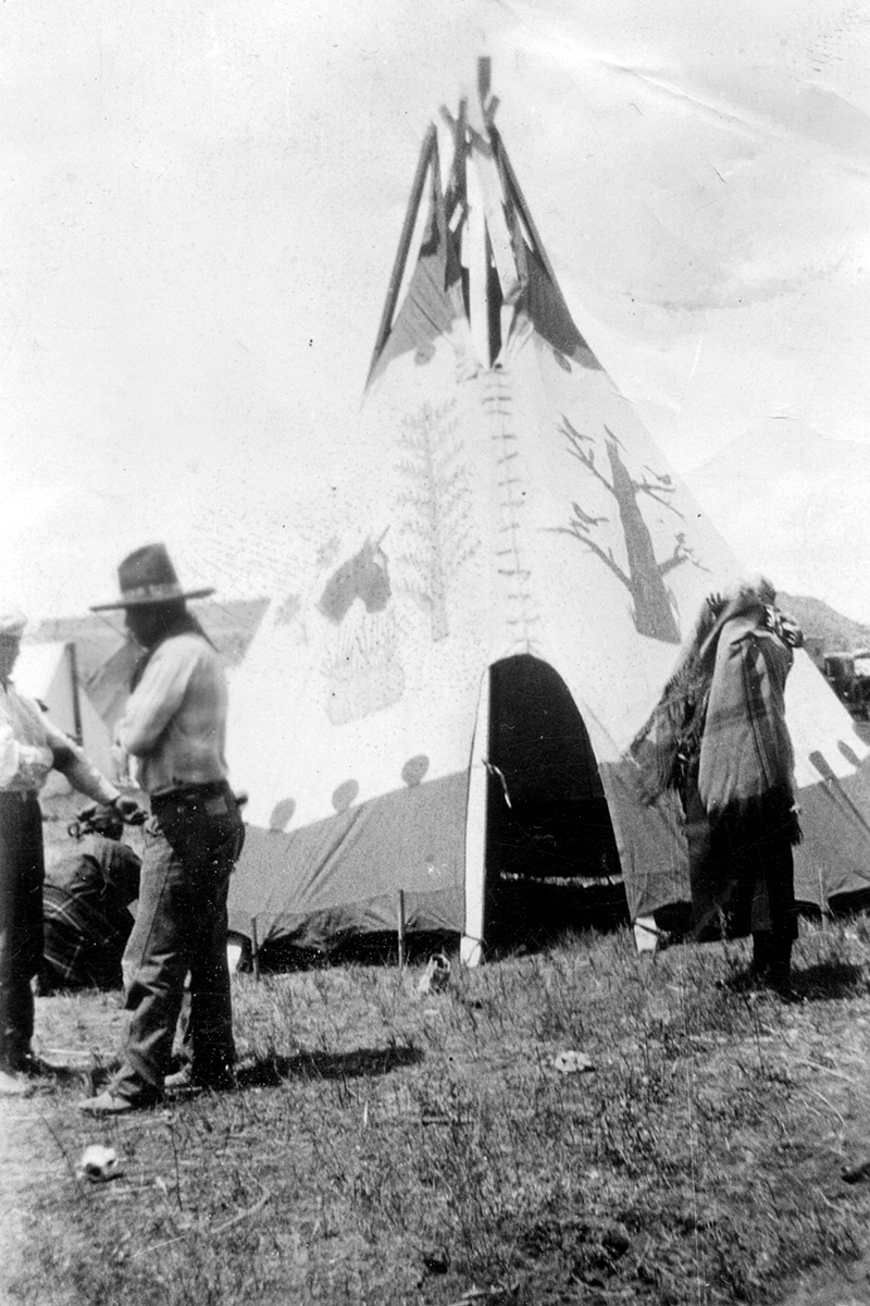Indians and tepee at Indian congress in Prineville 1928
